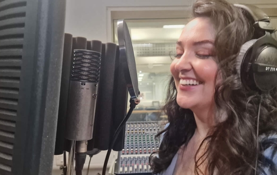 American Idol superstar Casey McQuillen visits the Phoenix Centre and performs her “You Matter” tour to Southway Primary School and The Regis School